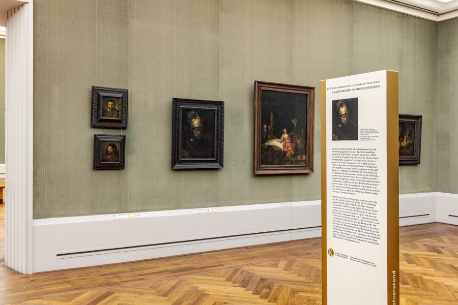 Gemäldegalerie - Rembrandt Umkreis: Mann mit Goldhelm - Stele 125 Jahre KFMV